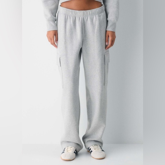 Aritzia Cozy Sweatfleece Mega Cargo Sweatpant - Picture 1 of 9